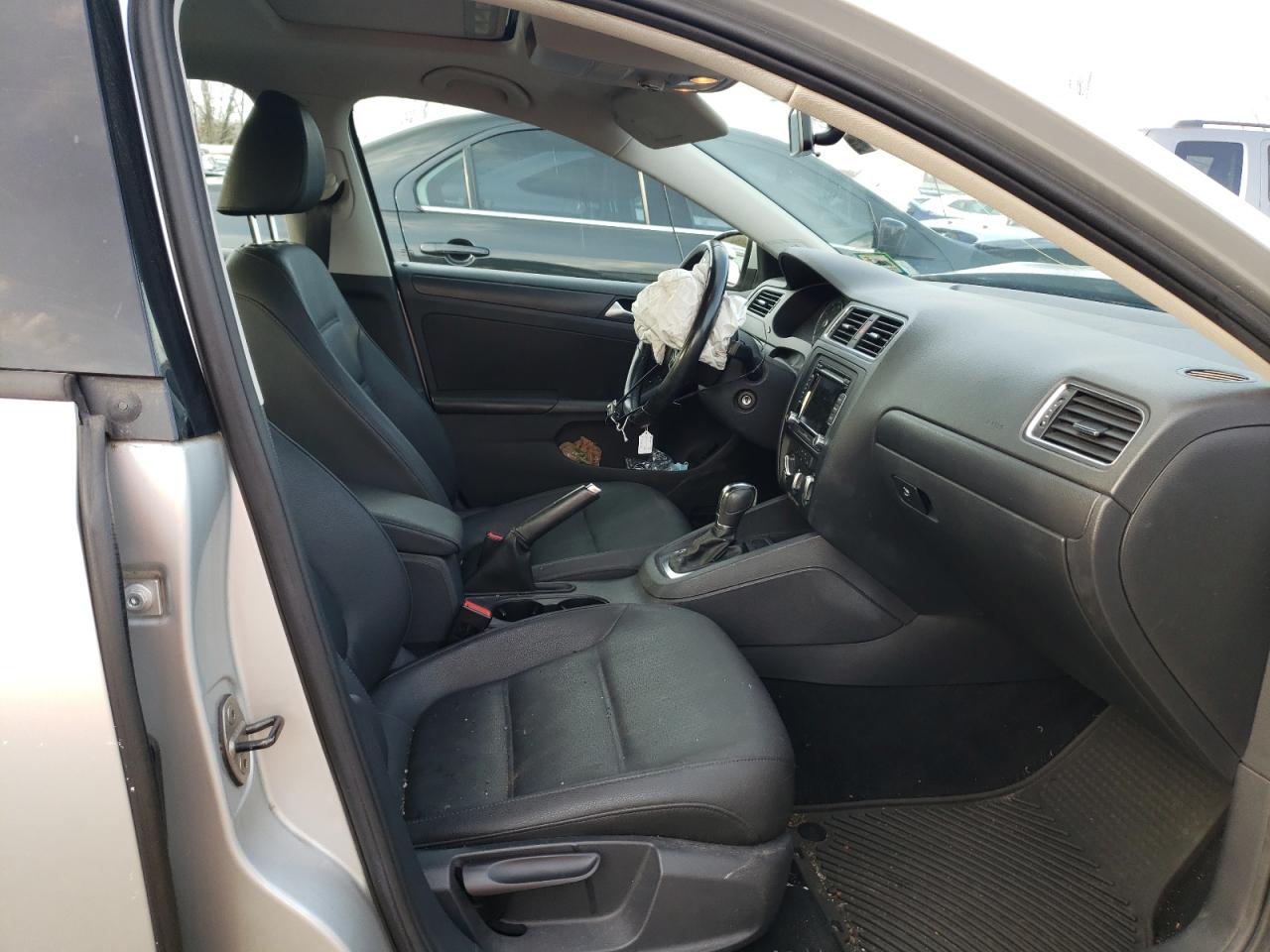 Photo 5 from auction – 2012 VOLKSWAGEN JETTA SE with VIN 3VWDP7AJ4CM350145