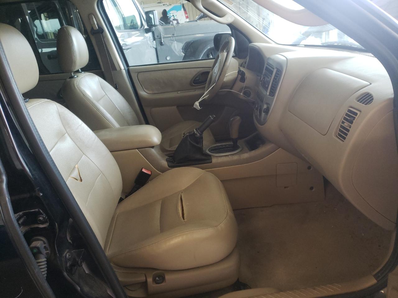 Photo 5 from auction – 2005 FORD ESCAPE LIM with VIN 1FMYU94175KA24382