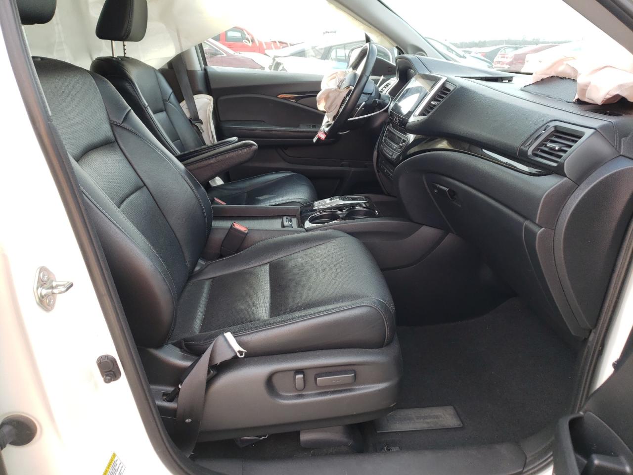 Photo 5 from auction – 2016 HONDA PILOT ELIT with VIN 5FNYF6H08GB084802