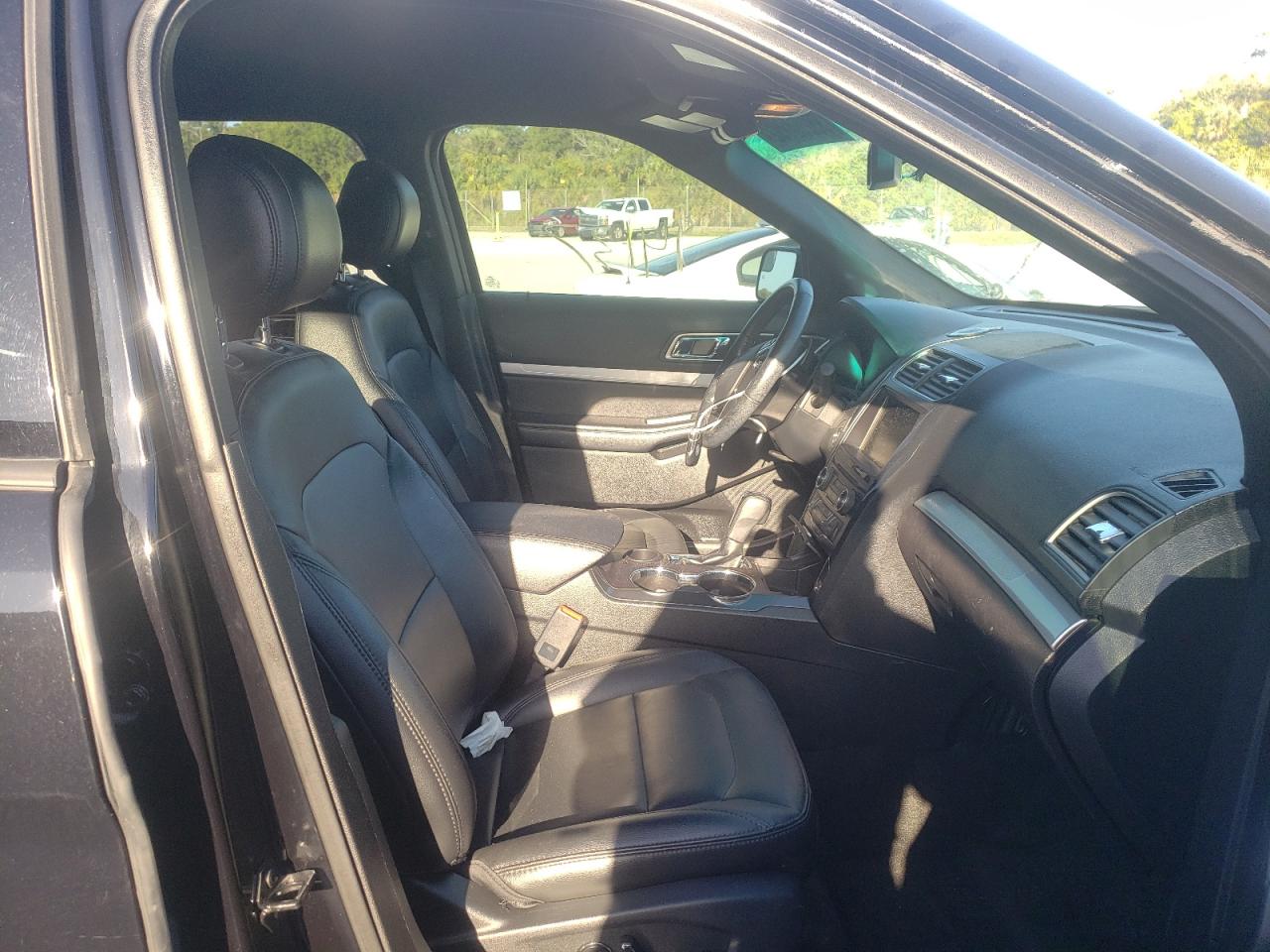 Photo 5 from auction – 2016 FORD EXPLORER X with VIN 1FM5K7DH5GGC32549