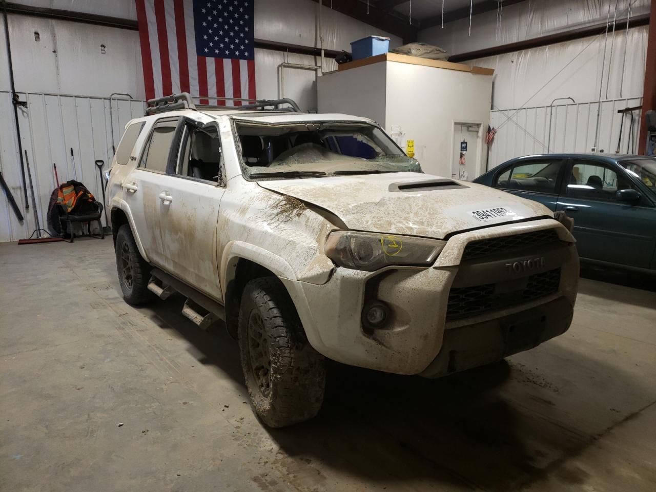 TOYOTA 4RUNNER VE 2021 with VIN JTELU5JRXM5840657 - Photo from auction