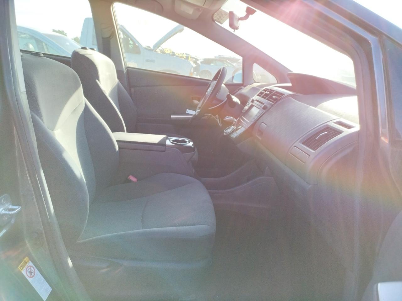 Photo 5 from auction – 2012 TOYOTA PRIUS V with VIN JTDZN3EUXC3141103