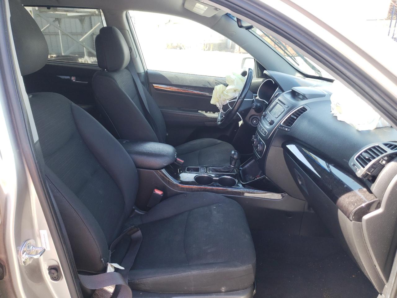 Photo 5 from auction – 2014 KIA SORENTO LX with VIN 5XYKT4A64EG462847