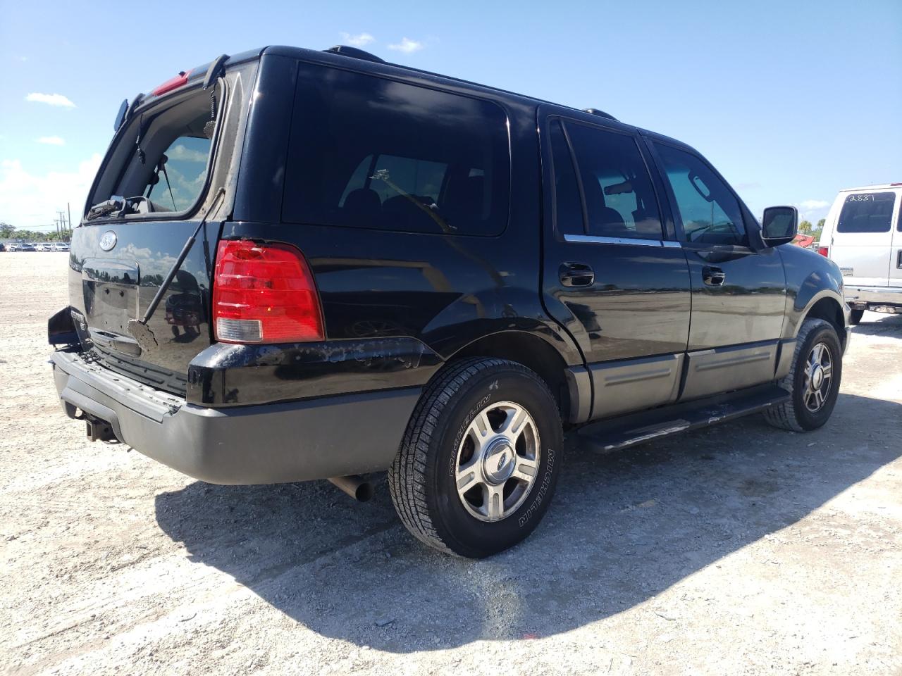 Photo 4 from auction – 2003 FORD EXPEDITION with VIN 1FMRU15WX3LA92389