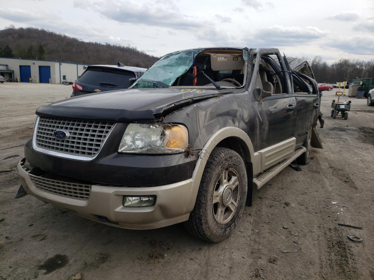 Photo 2 from auction – 2005 FORD EXPEDITION with VIN 1FMFU18505LA02319