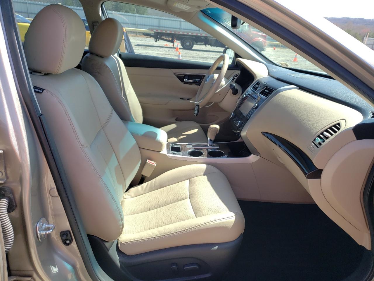 Photo 5 from auction – 2015 NISSAN ALTIMA 2.5 with VIN 1N4AL3AP4FC452507