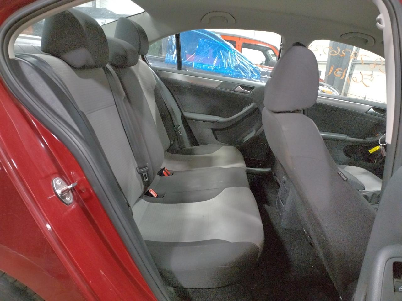 Photo 6 from auction – 2018 VOLKSWAGEN JETTA S with VIN 3VW2B7AJ3JM229965