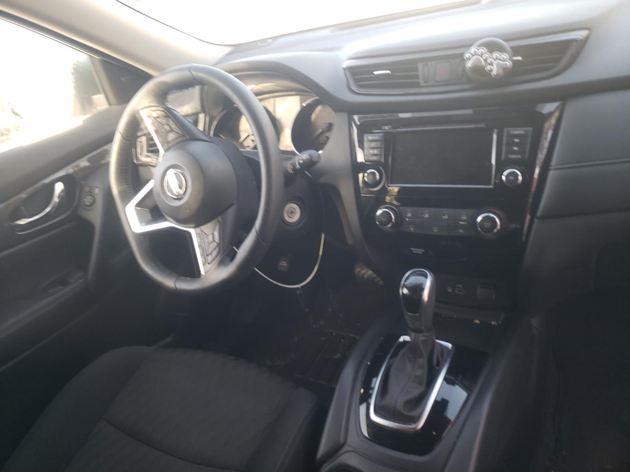 Photo 9 from auction – 2019 NISSAN ROGUE S with VIN 5N1AT2MT7KC770981