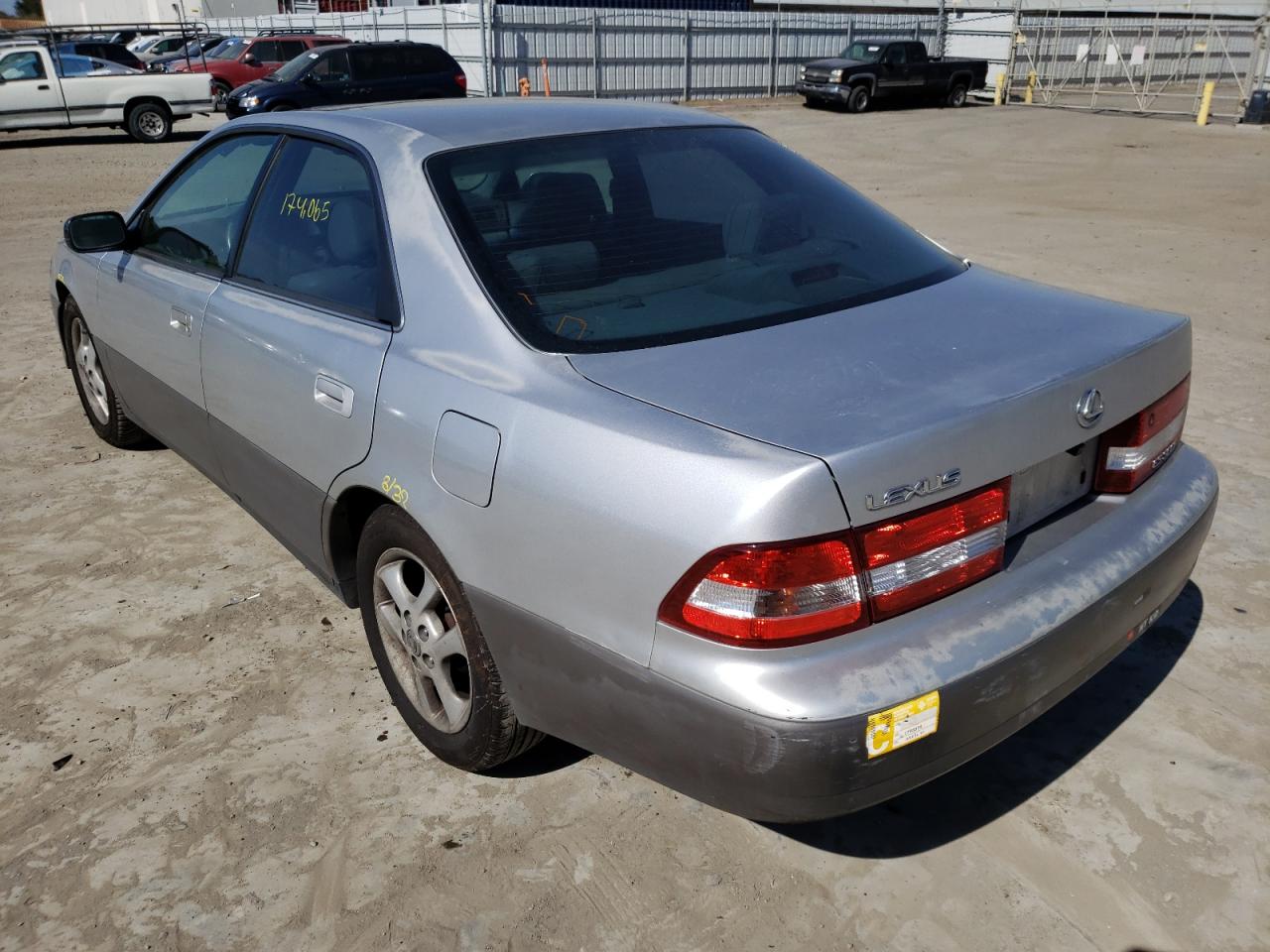 Photo 3 from auction – 2001 LEXUS ES 300 with VIN JT8BF28G110332291