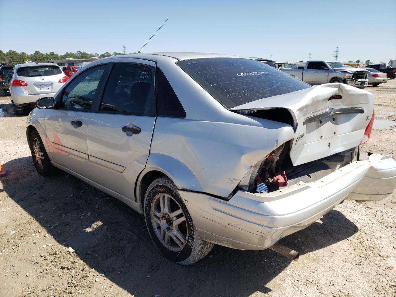Photo 3 from auction – 2000 FORD FOCUS SE with VIN 1FAHP3434YW358379