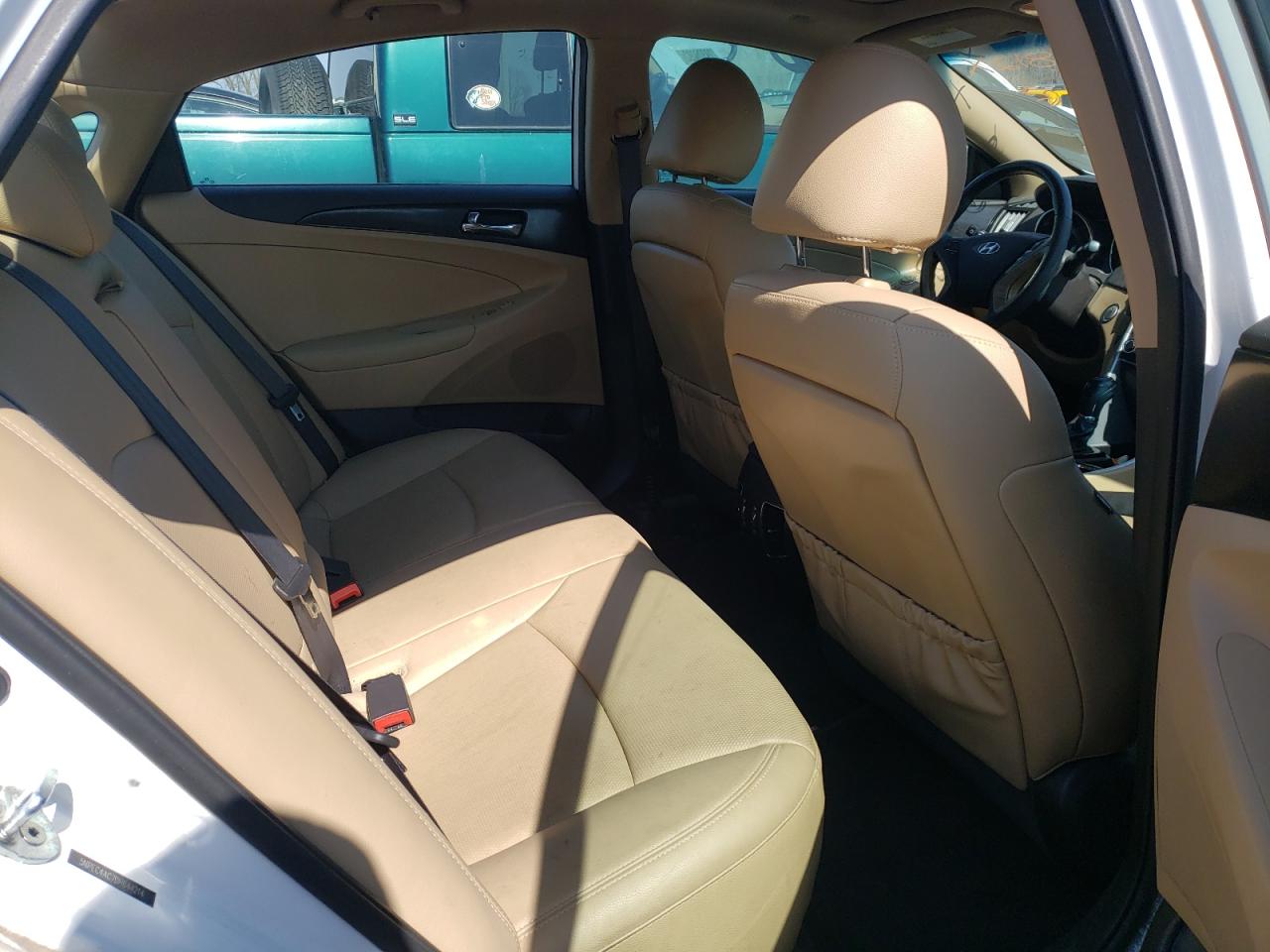 Photo 6 from auction – 2013 HYUNDAI SONATA SE with VIN 5NPEC4AC7DH644214