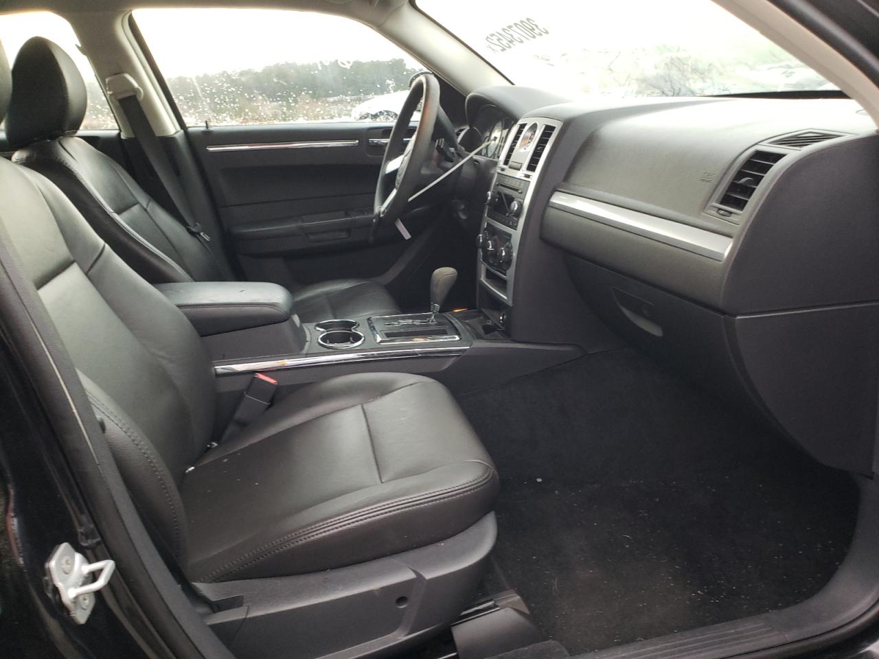 Photo 5 from auction – 2010 CHRYSLER 300 TOURIN with VIN 2C3CA4CD5AH330606