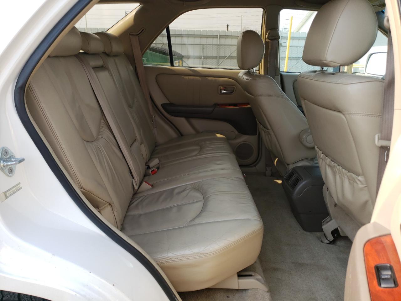 Photo 6 from auction – 2002 LEXUS RX 300 with VIN JTJHF10U620254340