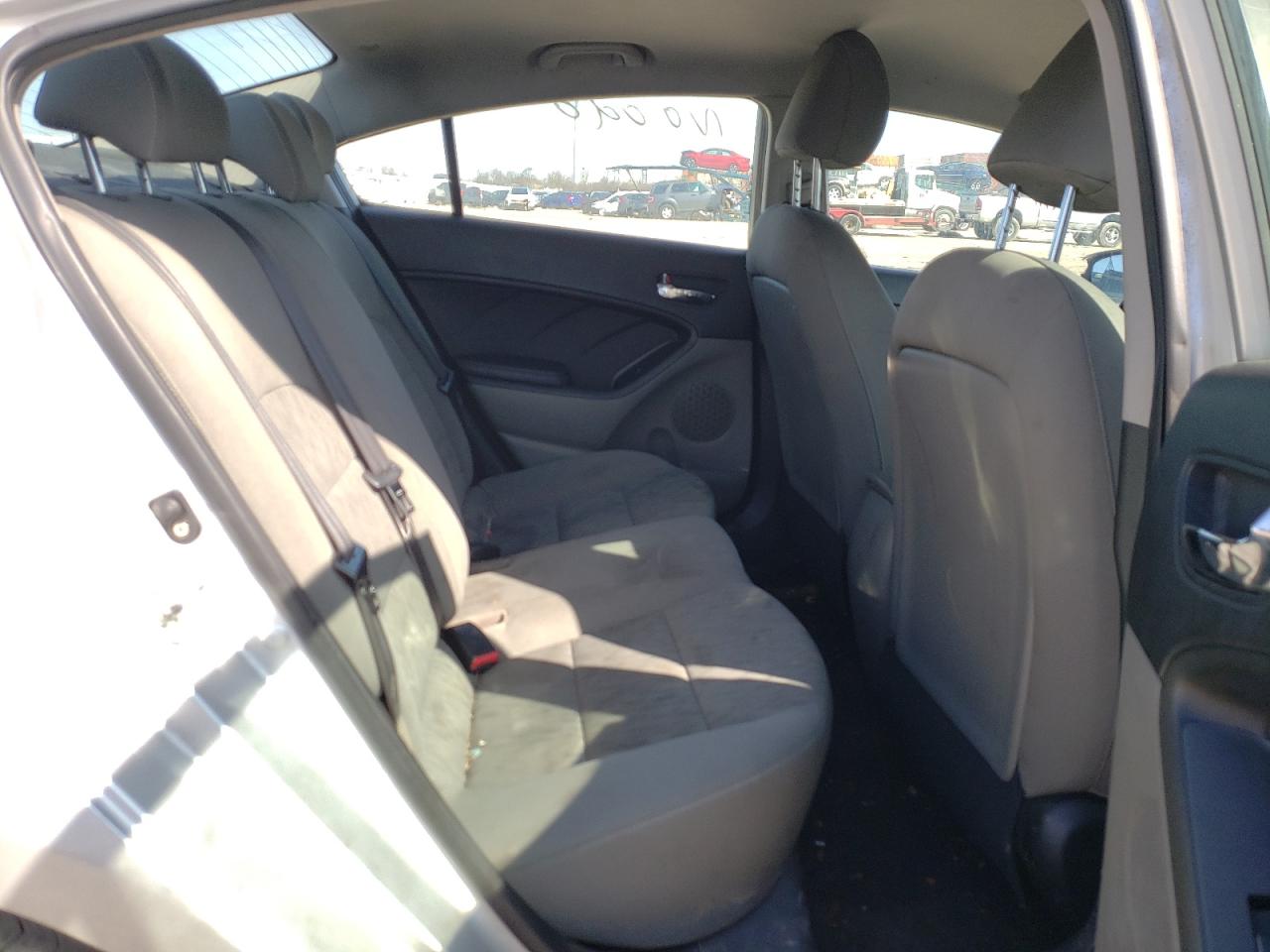 Photo 6 from auction – 2016 KIA FORTE LX with VIN KNAFK4A60G5615298
