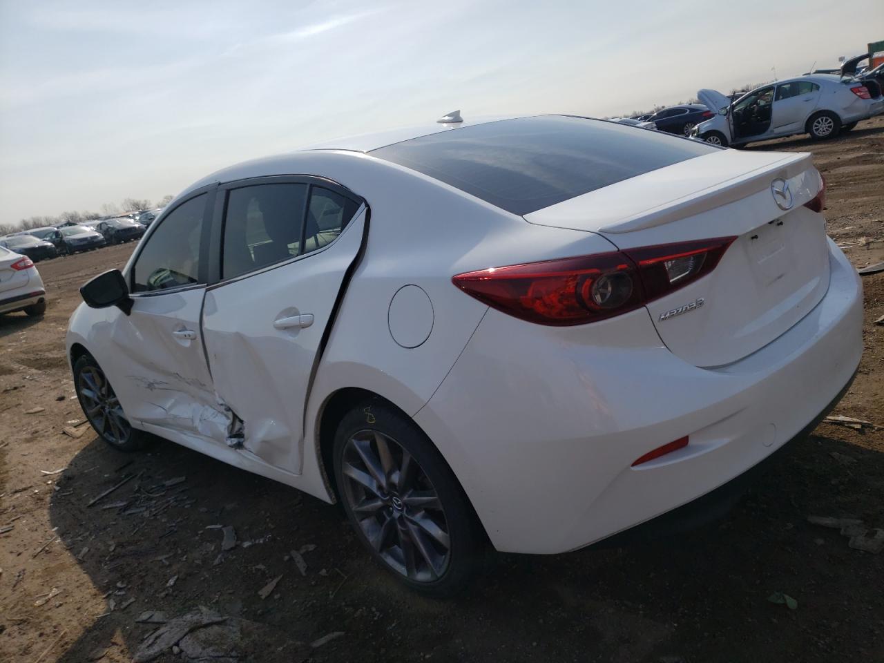 Photo 3 from auction – 2018 MAZDA 3 TOURING with VIN 3MZBN1V30JM172575