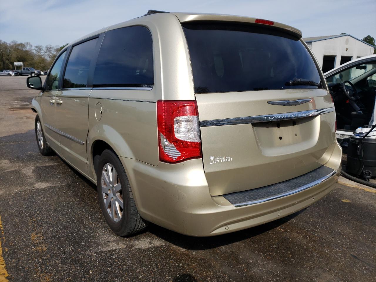 Photo 3 from auction – 2011 CHRYSLER TOWN & COU with VIN 2A4RR8DG4BR659446