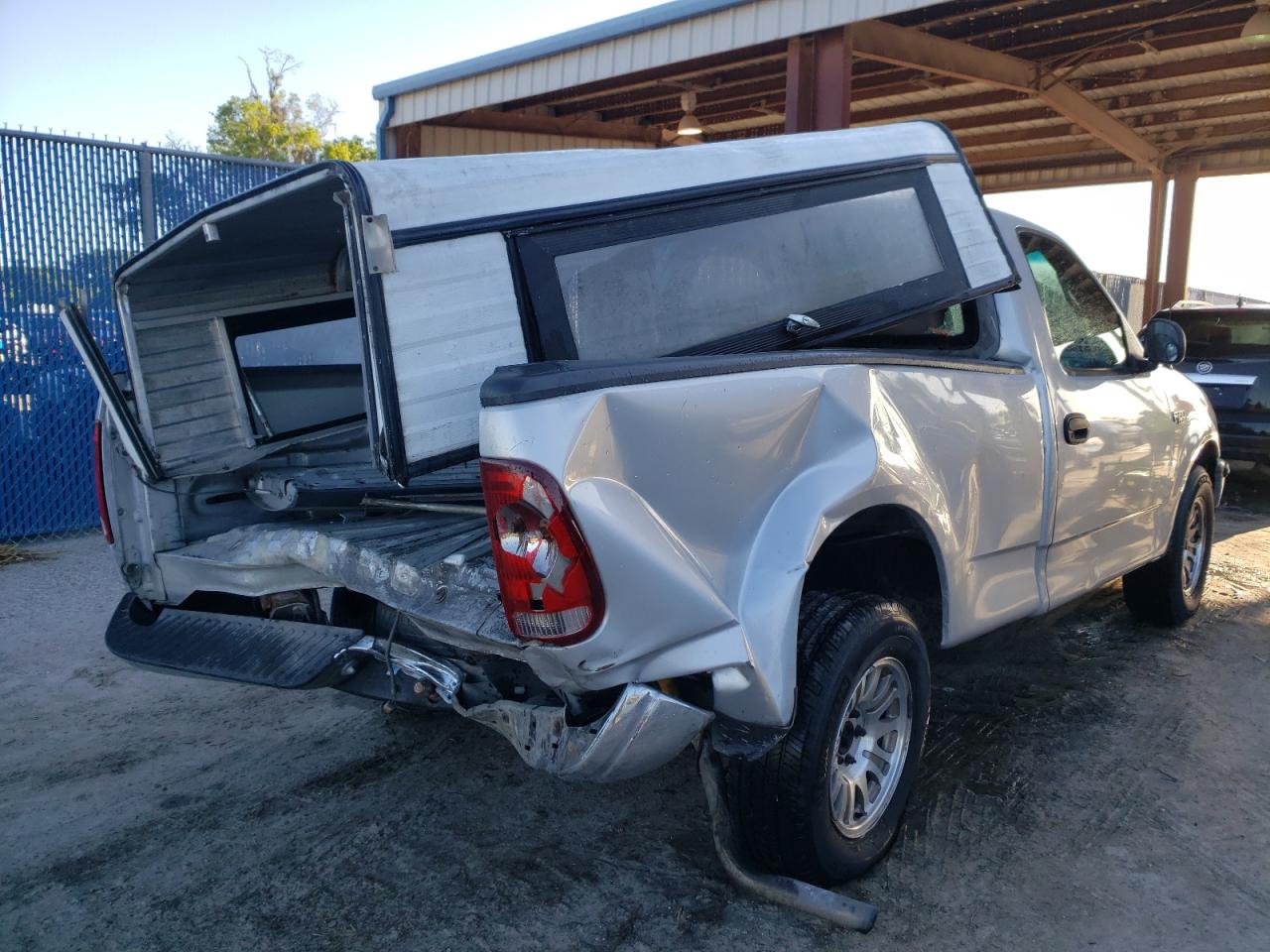 Photo 4 from auction – 1998 FORD F150 with VIN 1FTZF1728WKB71417