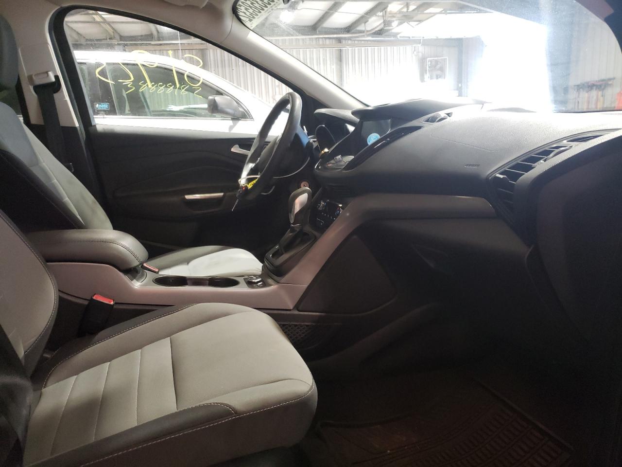 Photo 5 from auction – 2016 FORD ESCAPE SE with VIN 1FMCU9GX0GUA27643