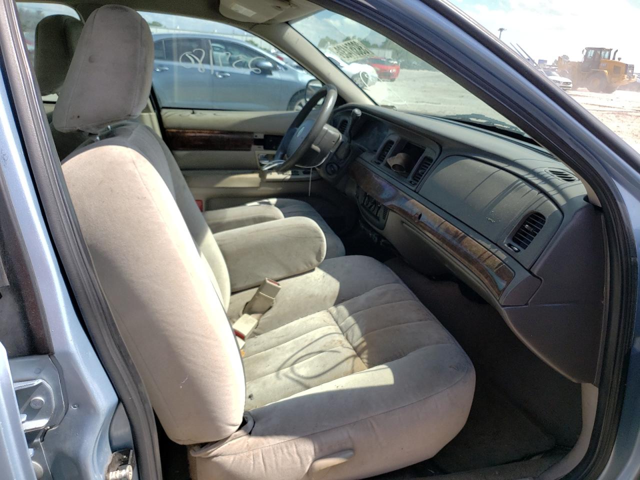Photo 5 from auction – 2007 MERCURY GRAND MARQ with VIN 2MEFM74V97X610423
