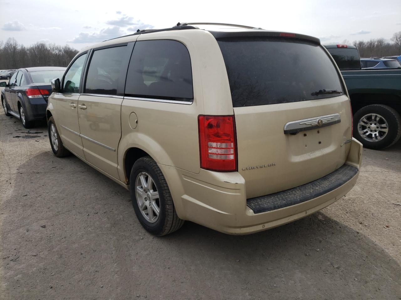 Photo 3 from auction – 2010 CHRYSLER TOWN & COU with VIN 2A4RR8D11AR456797