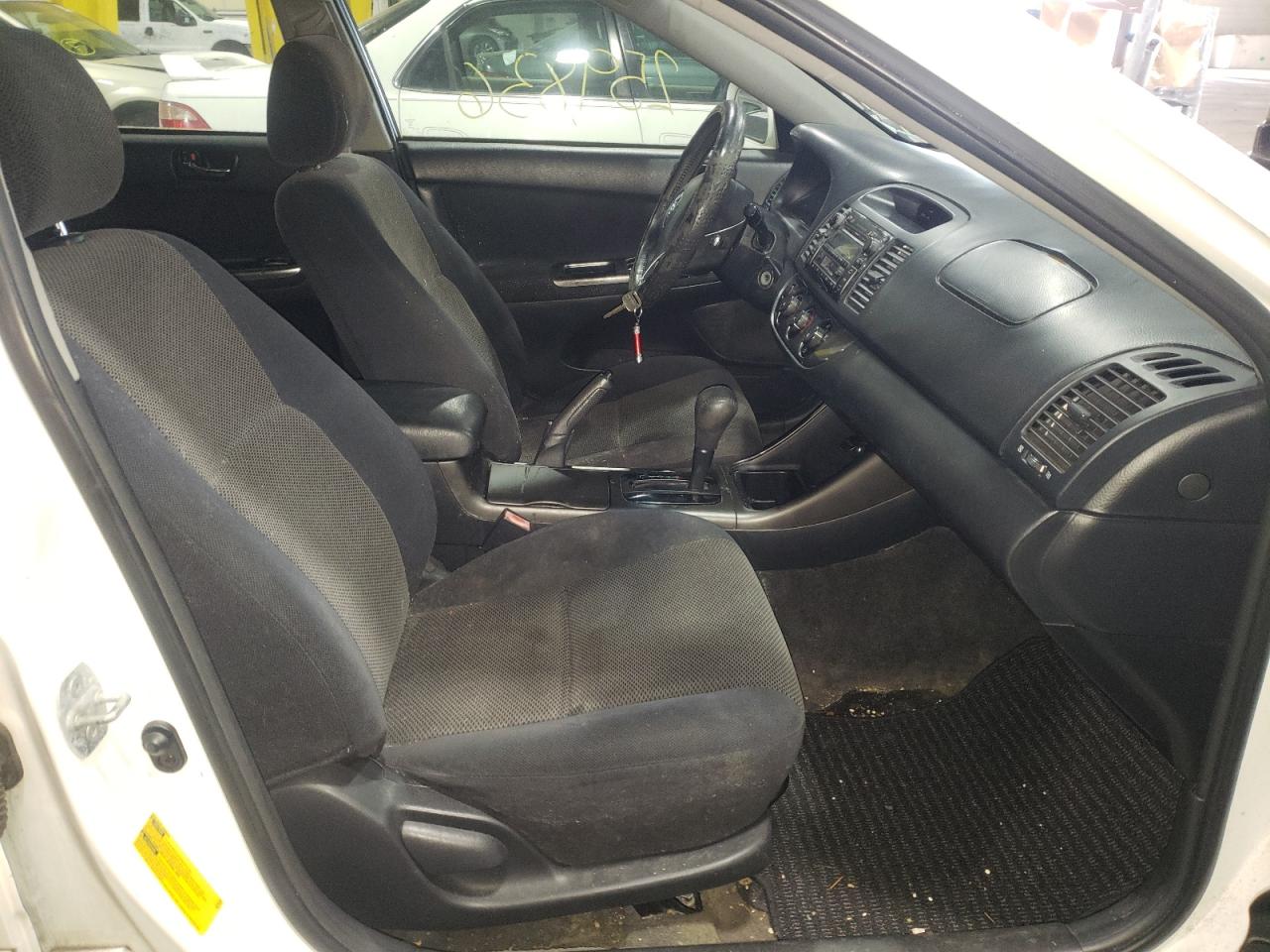 Photo 5 from auction – 2003 TOYOTA CAMRY LE with VIN 4T1BE30K33U154305
