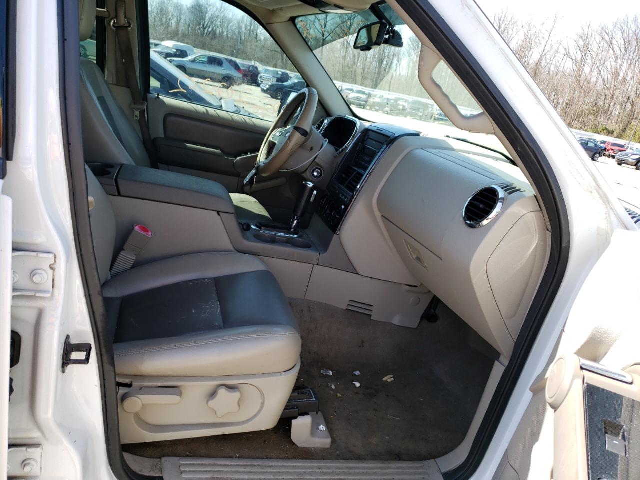 Photo 5 from auction – 2006 FORD EXPLORER X with VIN 1FMEU73E66UA66673