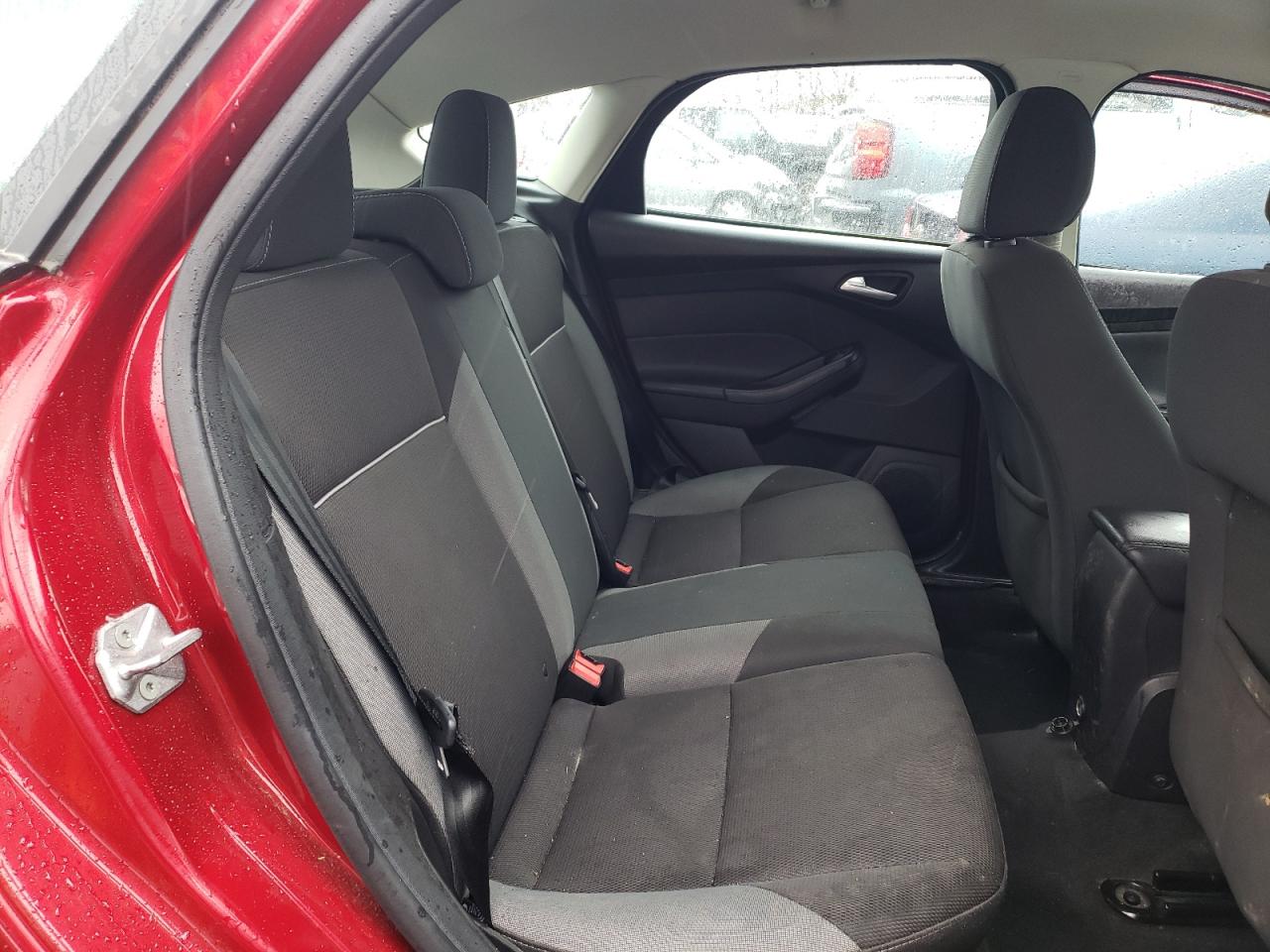 Photo 6 from auction – 2014 FORD FOCUS SE with VIN 1FADP3K2XEL184534
