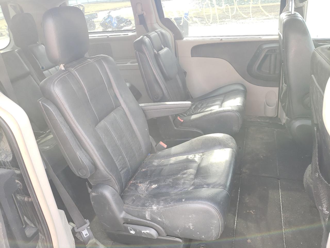 Photo 6 from auction – 2011 CHRYSLER TOWN & COU with VIN 2A4RR8DG0BR666703