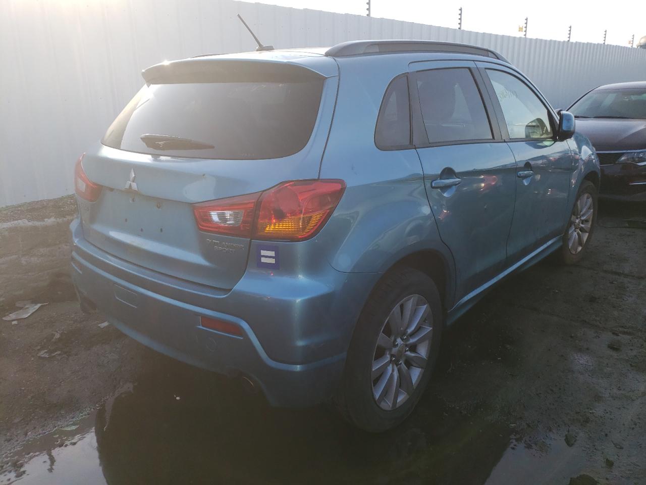 Photo 4 from auction – 2011 MITSUBISHI OUTLANDER with VIN JA4AR4AU5BZ004086