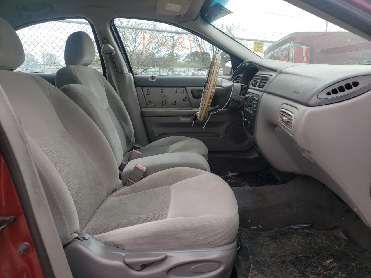 Photo 5 from auction – 2004 FORD TAURUS SE with VIN 1FAFP58U64A180634