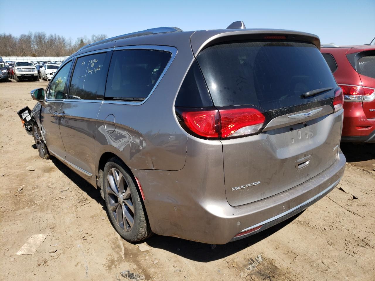 Photo 3 from auction – 2018 CHRYSLER PACIFICA L with VIN 2C4RC1GG4JR247651