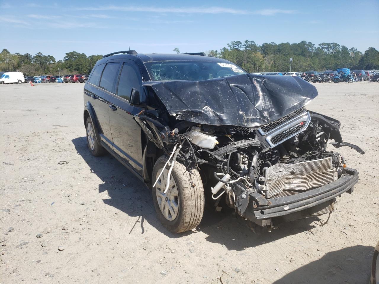 DODGE JOURNEY SE 2019 with VIN 3C4PDCAB1KT750985 - Photo from auction