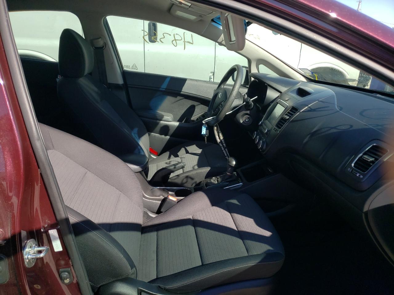 Photo 5 from auction – 2018 KIA FORTE LX with VIN 3KPFL4A77JE187475