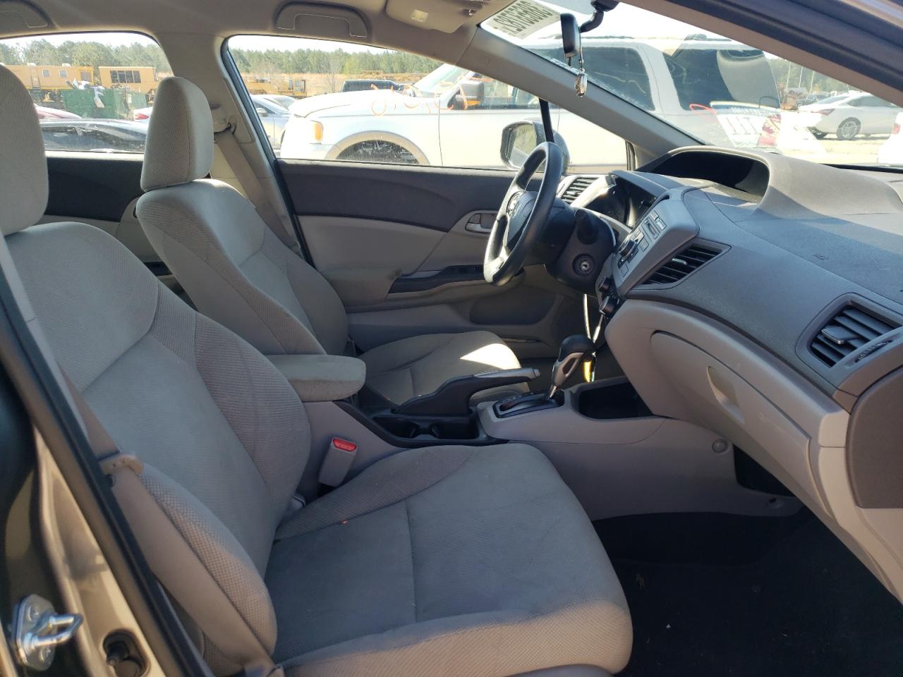 Zdjęcie 5 z aukcji – 2012 HONDA CIVIC LX z VIN 2HGFB2F50CH303073