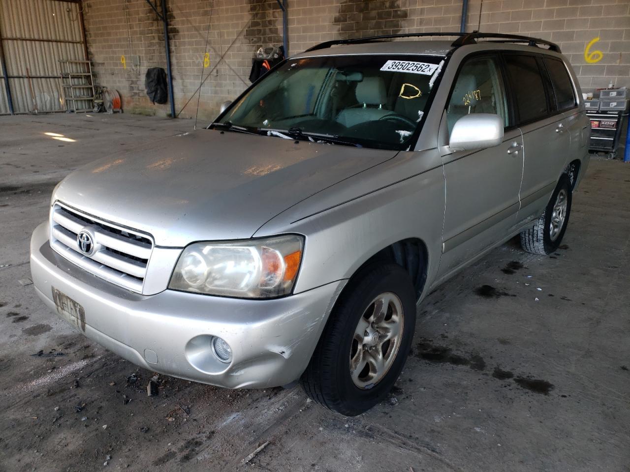 Photo 2 from auction – 2004 TOYOTA HIGHLANDER with VIN JTEGD21A840101309