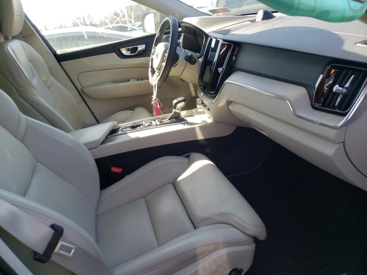 Photo 5 from auction – 2018 VOLVO XC60 T6 IN with VIN YV4A22RL7J1002005
