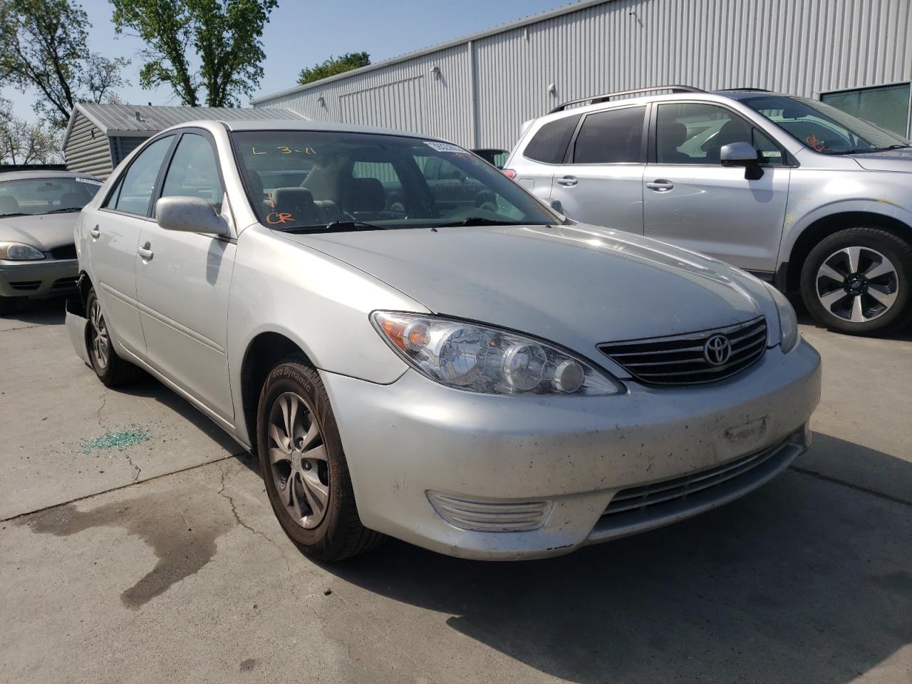 TOYOTA CAMRY LE 2005 with VIN 4T1BF32K75U590135 - Photo from auction
