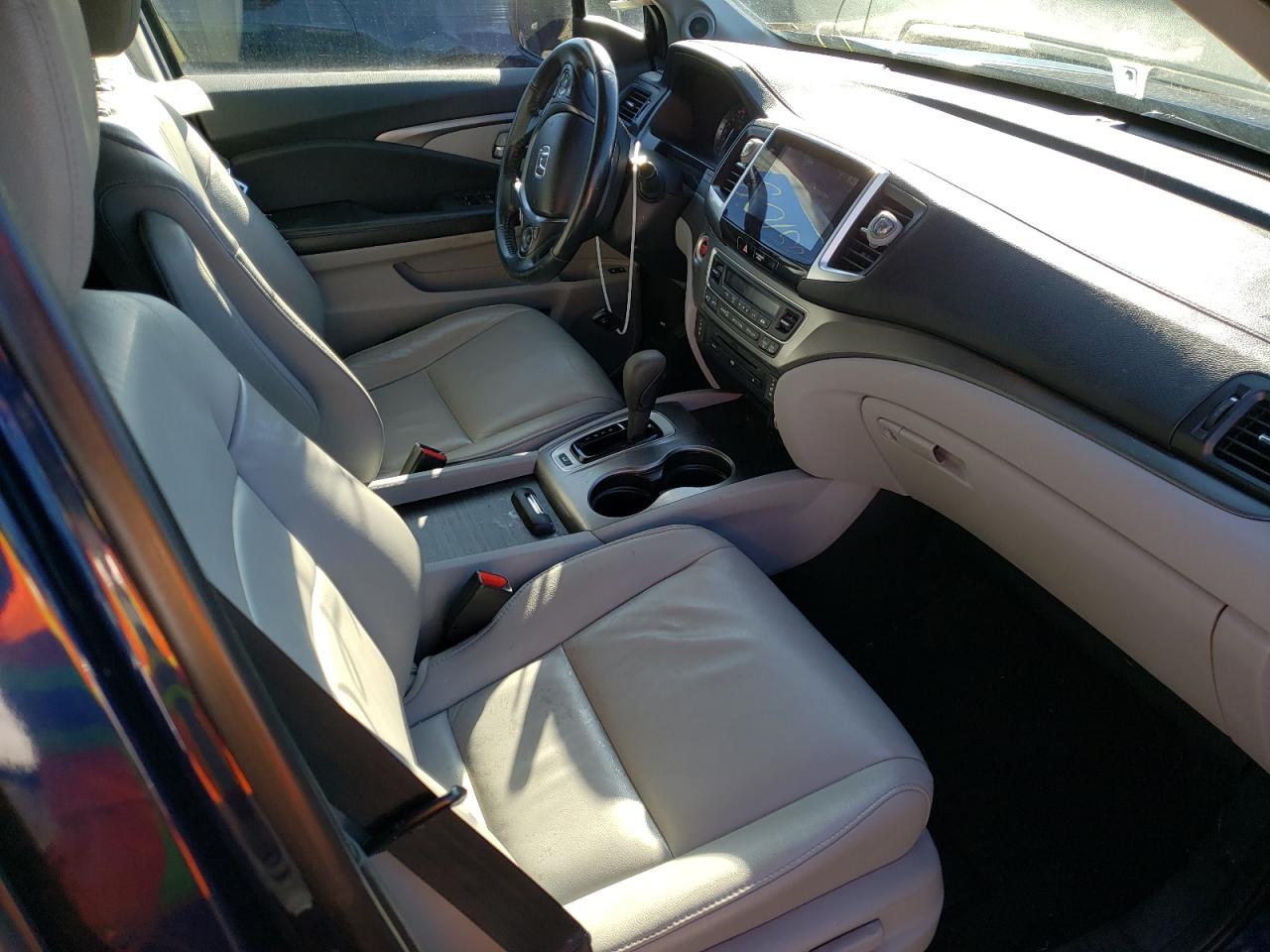 Photo 5 from auction – 2016 HONDA PILOT EXL with VIN 5FNYF6H85GB013949