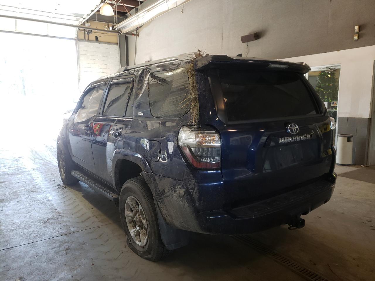 Photo 3 from auction – 2018 TOYOTA 4RUNNER SR with VIN JTEBU5JR5J5596228