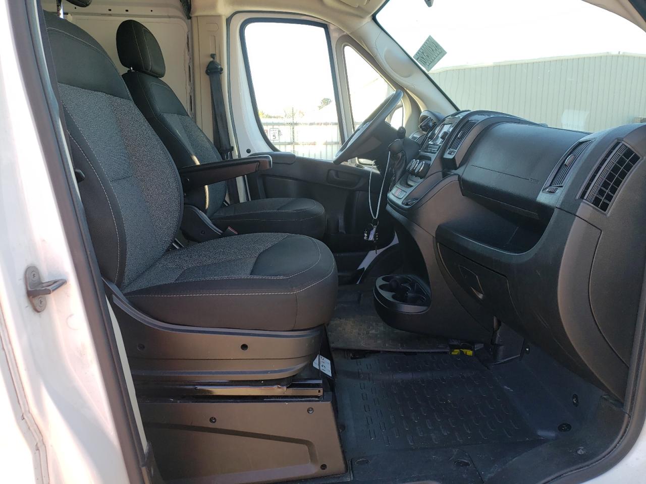 Photo 5 from auction – 2020 RAM PROMASTER with VIN 3C6TRVBG2LE126177