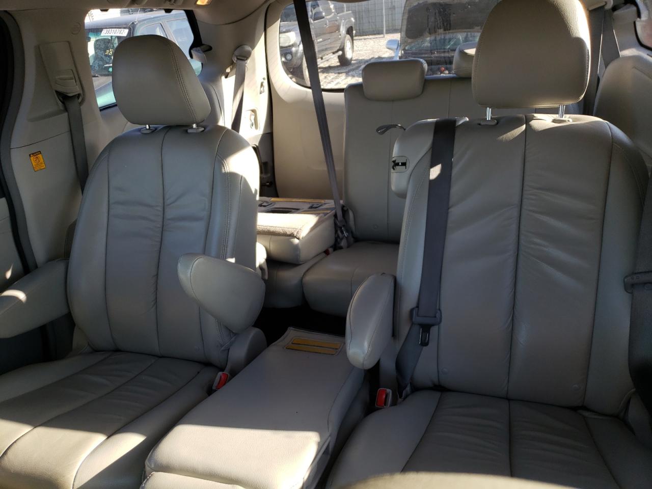Photo 6 from auction – 2013 TOYOTA SIENNA LE with VIN 5TDKK3DCXDS367208