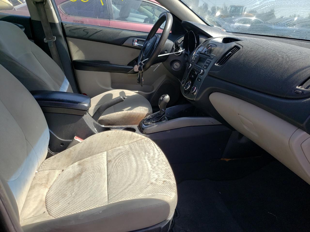 Photo 5 from auction – 2013 KIA FORTE EX with VIN KNAFU4A2XD5720160