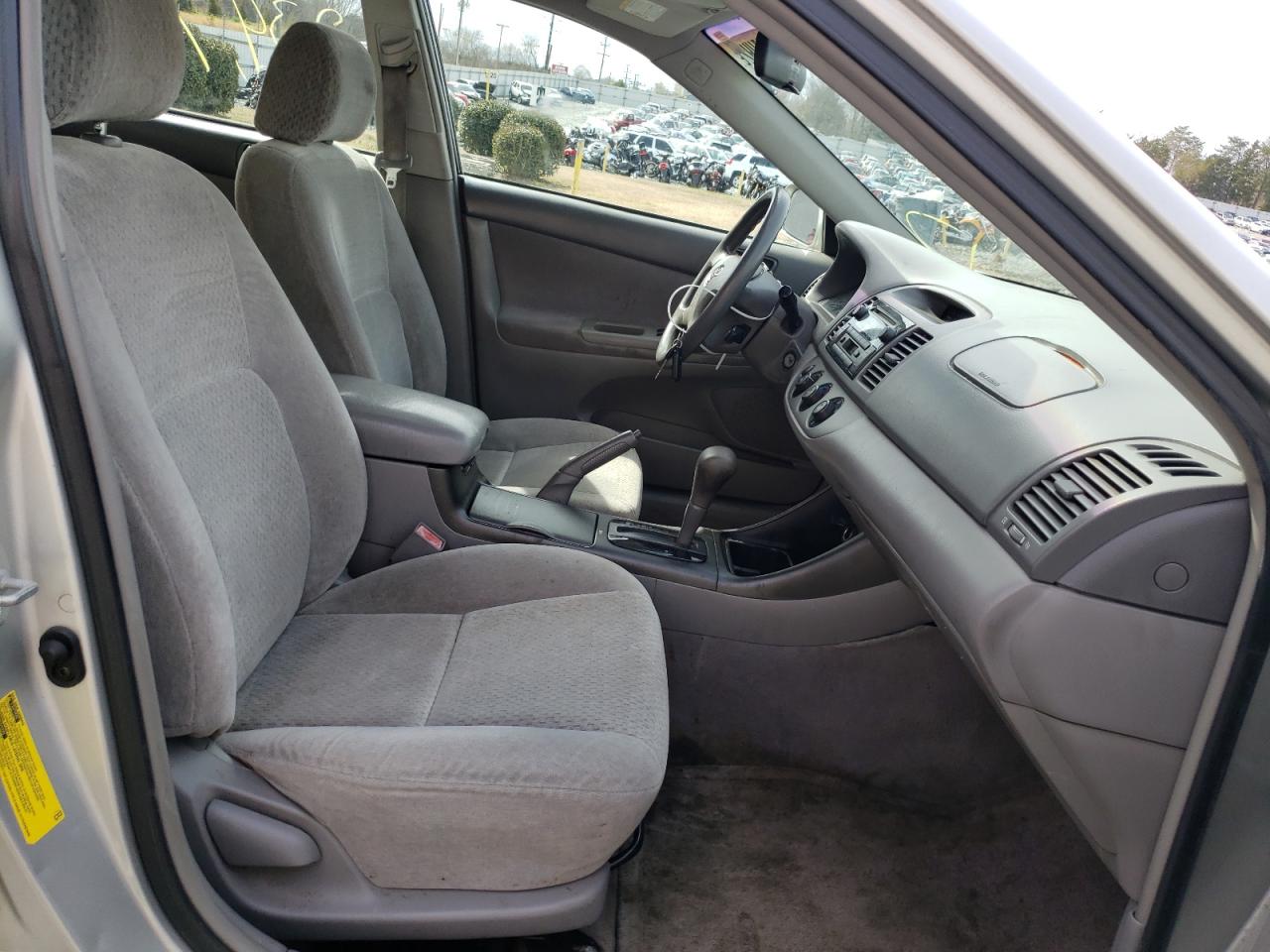 Photo 5 from auction – 2003 TOYOTA CAMRY LE with VIN 4T1BE30K13U749198