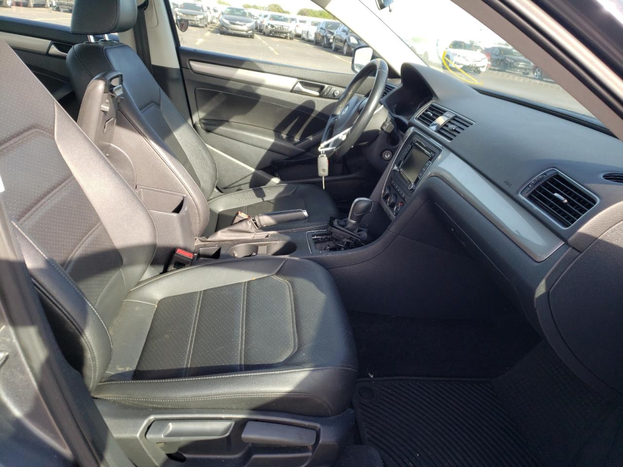 Photo 5 from auction – 2015 VOLKSWAGEN PASSAT S with VIN 1VWAT7A35FC061622