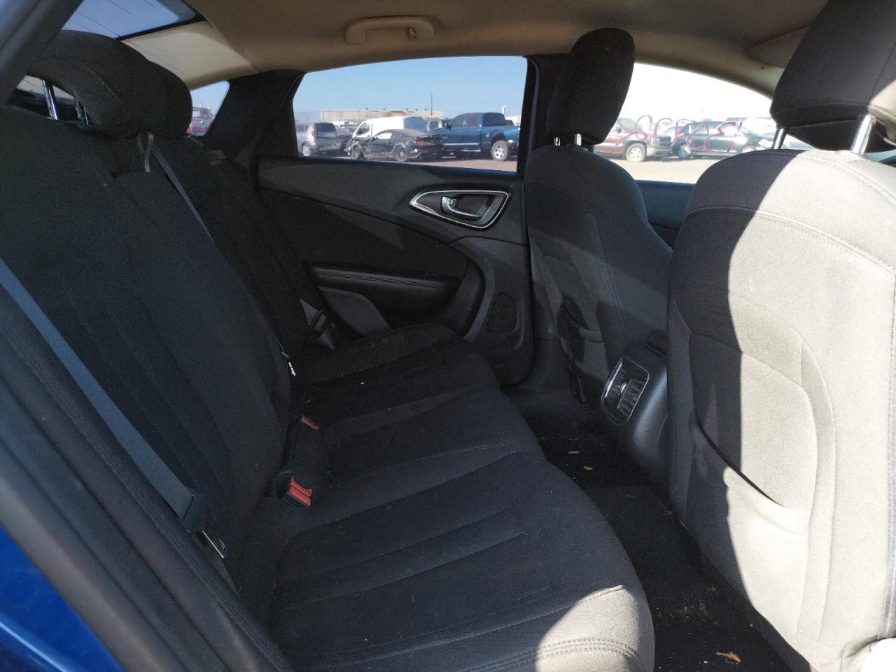Photo 6 from auction – 2016 CHRYSLER 200 LIMITE with VIN 1C3CCCAB3GN116803