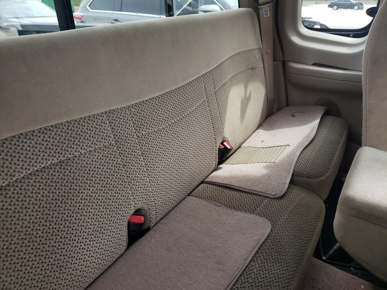 Photo 6 from auction – 2000 FORD F150 with VIN 2FTRX07W9YCA24511