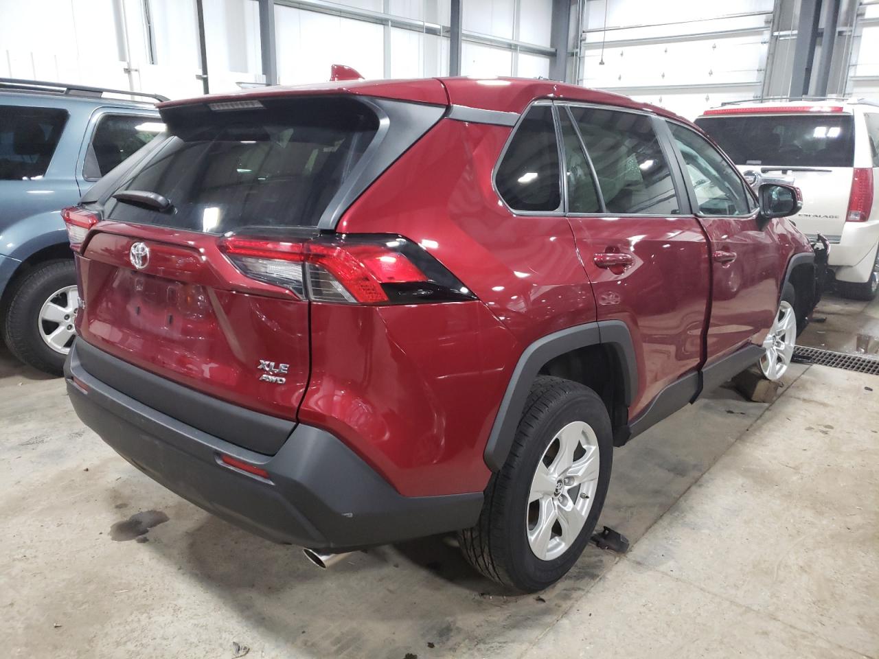 Photo 4 from auction – 2019 TOYOTA RAV4 XLE with VIN 2T3P1RFVXKW069005