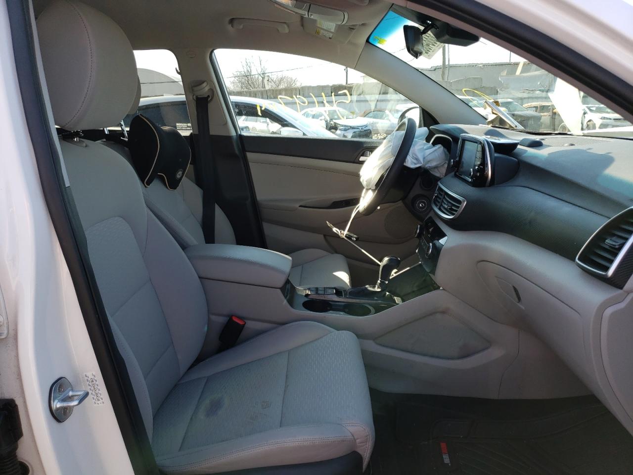 Photo 5 from auction – 2019 HYUNDAI TUCSON SE with VIN KM8J2CA42KU899145