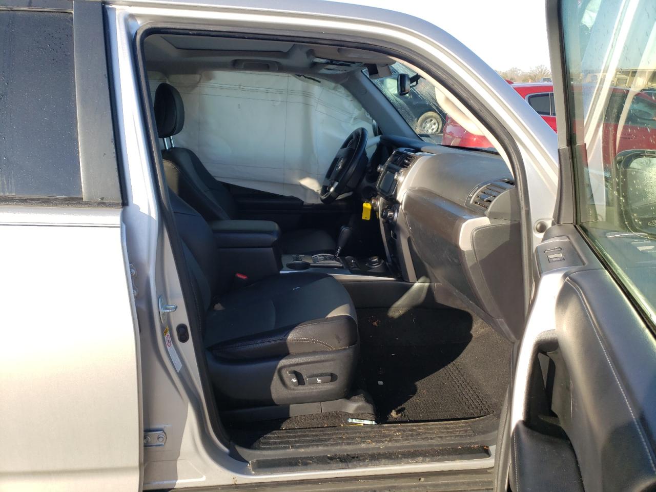 Photo 5 from auction – 2018 TOYOTA 4RUNNER SR with VIN JTEBU5JR6J5537057