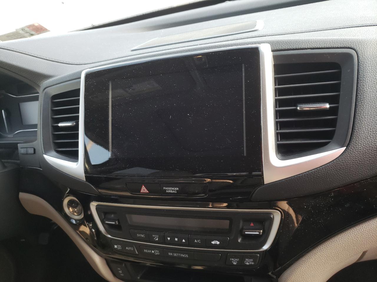 Photo 9 from auction – 2017 HONDA RIDGELINE with VIN 5FPYK3F74HB034031